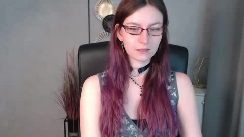 Snapshot of emma_lust94 chatting on December 18, 2024, 6:43 am emma online show from December 18, 2024, 6:43 am