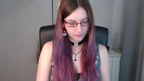 Snapshot of emma_lust94 chatting on December 18, 2024, 10:19 am emma online show from December 18, 2024, 10:19 am