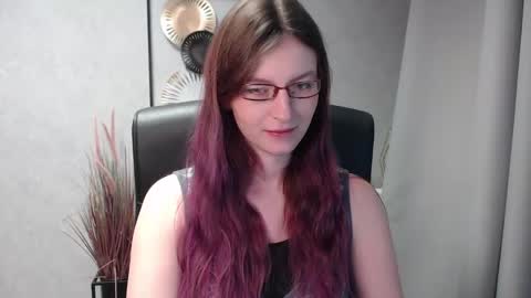 Snapshot of emma_lust94 chatting on December 30, 2024, 8:43 am emma online show from December 30, 2024, 8:43 am