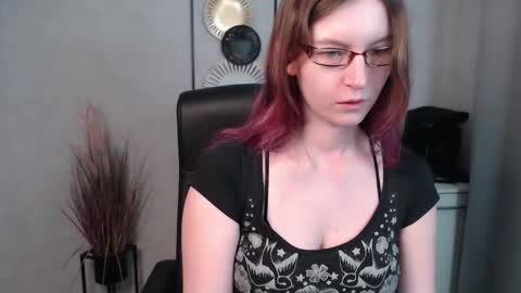 Snapshot of emma_lust94 chatting on March 3, 2025, 6:48 am emma online show from March 3, 2025, 6:48 am
