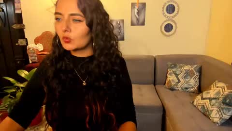 Snapshot of emma_luxy chatting on February 20, 2025, 2:07 am emma luxy online show from February 20, 2025, 2:07 am