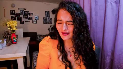 Snapshot of emma_luxy chatting on January 14, 2026, 2:50 am emma luxy online show from January 14, 2026, 2:50 am