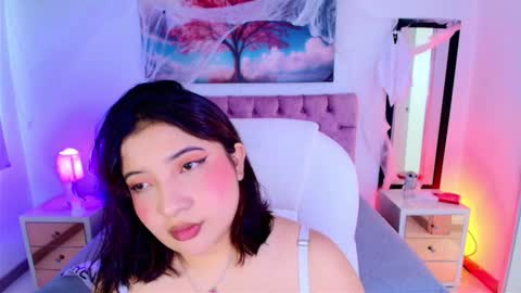 Emma Monserratt online show from October 13, 2025, 6:19 pm