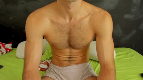 Snapshot of emma_muscle_ chatting on January 31, 2025, 5:42 pm emma online show from January 31, 2025, 5:42 pm