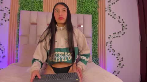 Snapshot of emma_nmm chatting on February 4, 2026, 3:51 pm Emma online show from February 4, 2026, 3:51 pm