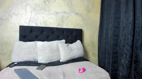 Snapshot of emma_nmm chatting on February 25, 2026, 10:03 am Emma online show from February 25, 2026, 10:03 am