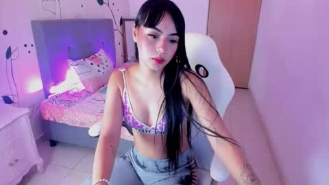 emma_rouxx online show from March 27, 2026, 8:08 pm