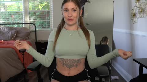 Snapshot of emma_ruby chatting on February 7, 2026, 6:00 pm Emma Ruby online show from February 7, 2026, 6:00 pm