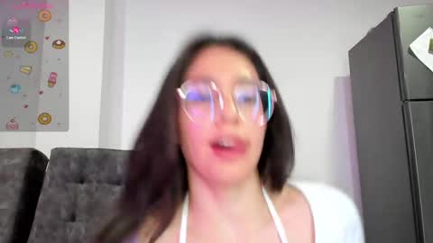 Snapshot of emma_sandovaal chatting on February 12, 2025, 4:54 am Emma online show from February 12, 2025, 4:54 am