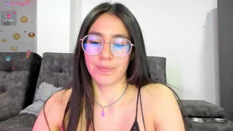 Snapshot of emma_sandovaal chatting on February 14, 2025, 7:59 am Emma online show from February 14, 2025, 7:59 am