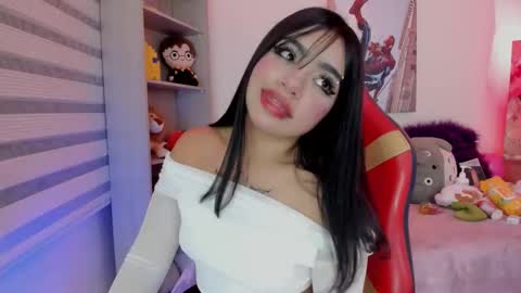 Snapshot of emma_soffia chatting on December 18, 2025, 1:33 am EMMA online show from December 18, 2025, 1:33 am