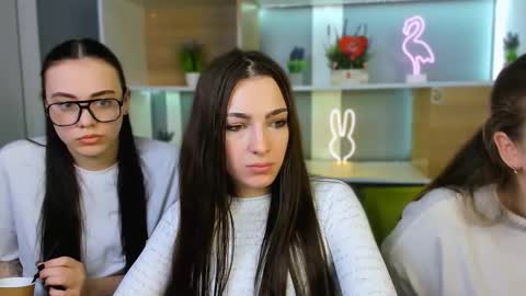 Snapshot of emma_swee chatting on February 26, 2026, 6:45 am emma_swee online show from February 26, 2026, 6:45 am