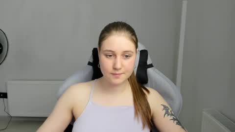 Snapshot of emma_sweettyy chatting on June 19, 2026, 12:09 pm Emma online show from June 19, 2026, 12:09 pm