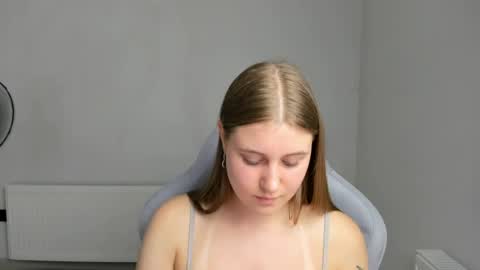 Snapshot of emma_sweettyy chatting on July 7, 2026, 7:23 am Emma online show from July 7, 2026, 7:23 am
