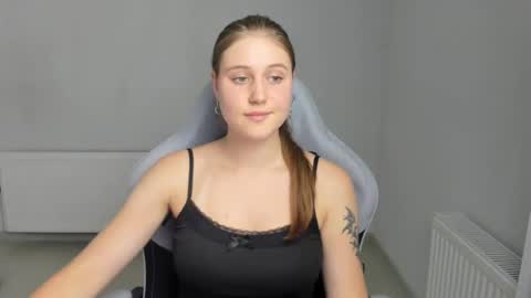 Snapshot of emma_sweettyy chatting on July 14, 2026, 10:21 am Emma online show from July 14, 2026, 10:21 am