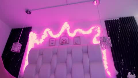 emmaa00_ online show from May 14, 2026, 6:37 pm