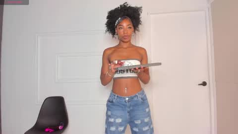 Snapshot of emmaalennox__ chatting on May 28, 2026, 7:22 pm Emma online show from May 28, 2026, 7:22 pm