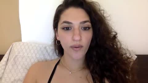 Snapshot of emmababy2322 chatting on January 29, 2025, 8:14 pm Emma online show from January 29, 2025, 8:14 pm