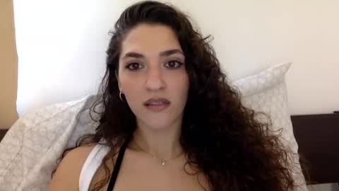 Snapshot of emmababy2322 chatting on February 4, 2025, 5:23 pm Emma online show from February 4, 2025, 5:23 pm