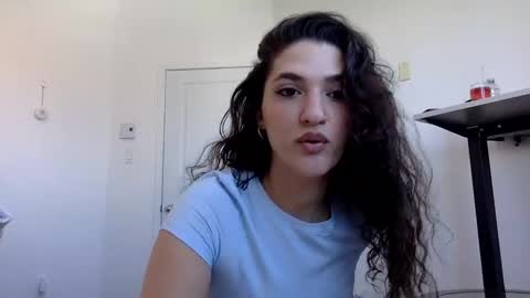 Snapshot of emmababy2322 chatting on February 5, 2025, 5:20 pm Emma online show from February 5, 2025, 5:20 pm