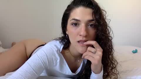 Snapshot of emmababy2322 chatting on February 18, 2025, 6:37 pm Emma online show from February 18, 2025, 6:37 pm