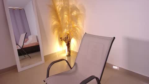 Snapshot of emmabeecker_ chatting on November 13, 2025, 8:41 pm Emma online show from November 13, 2025, 8:41 pm