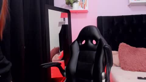 Snapshot of emmabridgerton chatting on December 17, 2025, 4:40 am Emma online show from December 17, 2025, 4:40 am