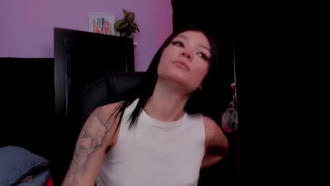 Snapshot of emmabridgerton chatting on February 4, 2026, 7:47 am Emma online show from February 4, 2026, 7:47 am