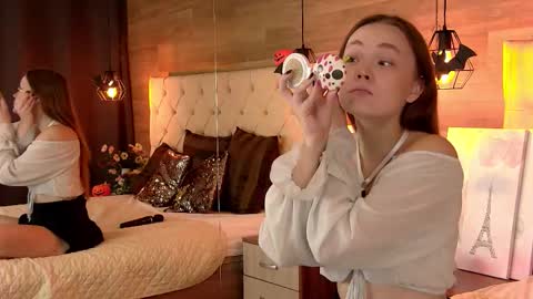 EmmaCamm online show from October 28, 2025, 7:01 am