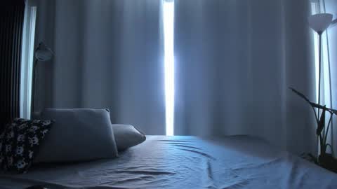 emmaclark_1 online show from February 14, 2026, 10:06 pm