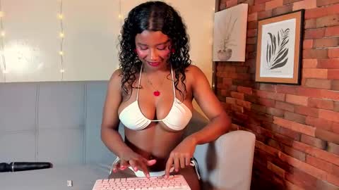 Snapshot of emmaconneer chatting on December 27, 2024, 5:05 pm Emma online show from December 27, 2024, 5:05 pm