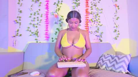 Snapshot of emmaconneer chatting on November 25, 2025, 2:06 pm Emma online show from November 25, 2025, 2:06 pm