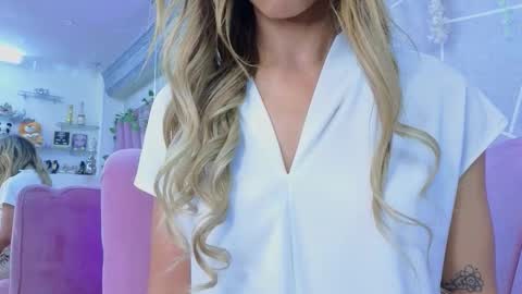 emma cortez online show from November 7, 2025, 12:16 pm