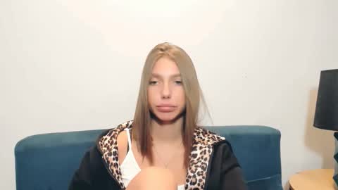 Snapshot of emmadesire chatting on February 23, 2026, 6:27 pm emmadesire online show from February 23, 2026, 6:27 pm