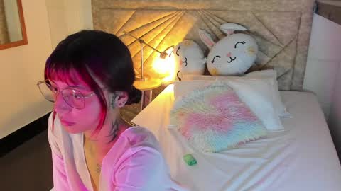           online show from April 5, 2026, 7:44 pm