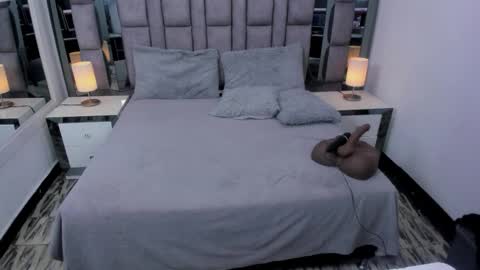 EMMA HILL online show from November 3, 2025, 12:06 pm