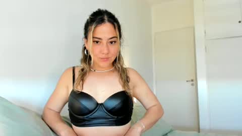 emmakj_ online show from October 20, 2025, 4:51 pm