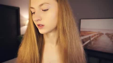 Snapshot of emmalaflame chatting on December 14, 2025, 8:24 pm Emma day Wendy night online show from December 14, 2025, 8:24 pm