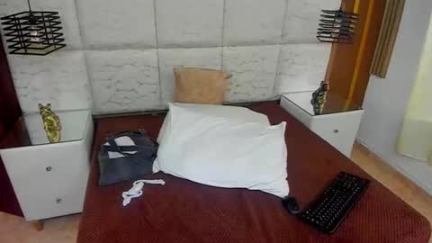 Snapshot of emmalodgge chatting on March 4, 2026, 8:04 pm emmaLogge online show from March 4, 2026, 8:04 pm