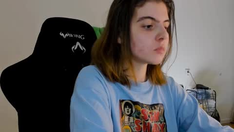 Snapshot of emmamon chatting on December 9, 2024, 8:01 pm Emma online show from December 9, 2024, 8:01 pm