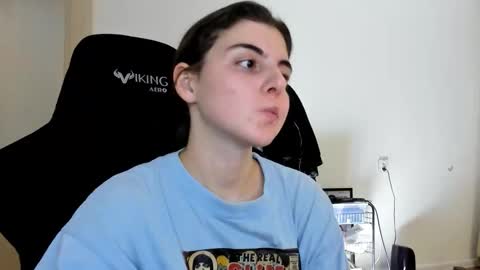 Snapshot of emmamon chatting on November 11, 2025, 4:18 pm Emma online show from November 11, 2025, 4:18 pm