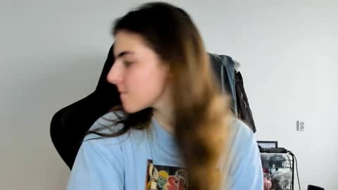 Snapshot of emmamon chatting on December 3, 2025, 10:35 am Emma online show from December 3, 2025, 10:35 am