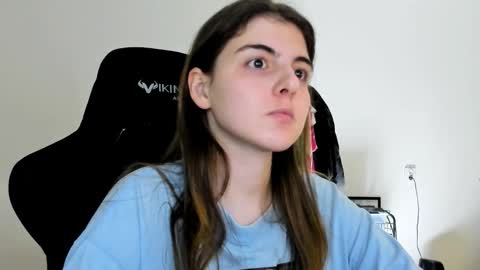 Snapshot of emmamon chatting on December 5, 2025, 7:54 pm Emma online show from December 5, 2025, 7:54 pm