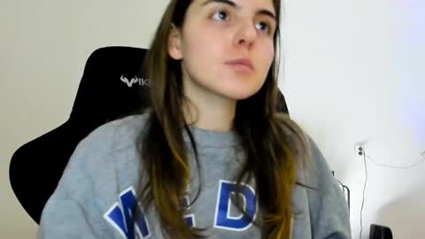 Snapshot of emmamon chatting on December 13, 2025, 8:14 pm Emma online show from December 13, 2025, 8:14 pm