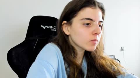 Snapshot of emmamon chatting on December 15, 2025, 10:52 am Emma online show from December 15, 2025, 10:52 am