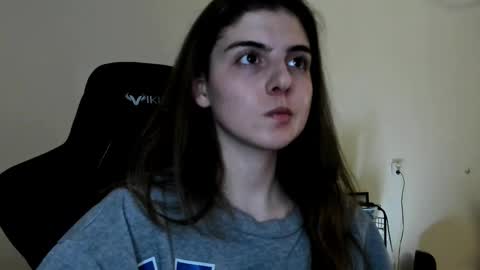 Snapshot of emmamon chatting on December 21, 2025, 8:49 pm Emma online show from December 21, 2025, 8:49 pm