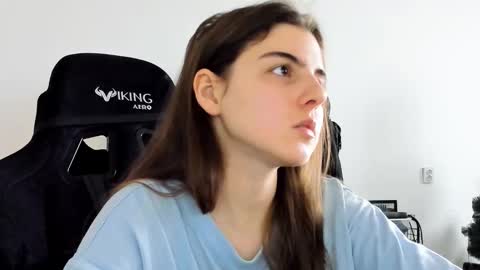 Snapshot of emmamon chatting on January 13, 2026, 10:20 am Emma online show from January 13, 2026, 10:20 am