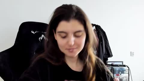 Snapshot of emmamon chatting on January 19, 2026, 10:08 am Emma online show from January 19, 2026, 10:08 am