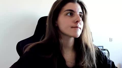 Snapshot of emmamon chatting on February 14, 2026, 11:29 am Emma online show from February 14, 2026, 11:29 am