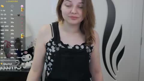 Snapshot of emmamoore12 chatting on May 27, 2026, 4:26 pm Emma online show from May 27, 2026, 4:26 pm